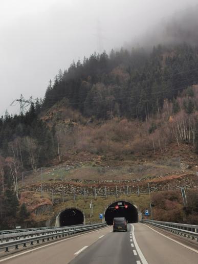 vor dem Gotthardtunnel