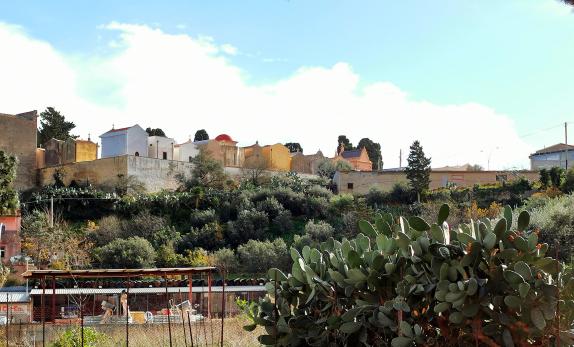 da oben liegt der Friedhod von Castellammare del Golfo