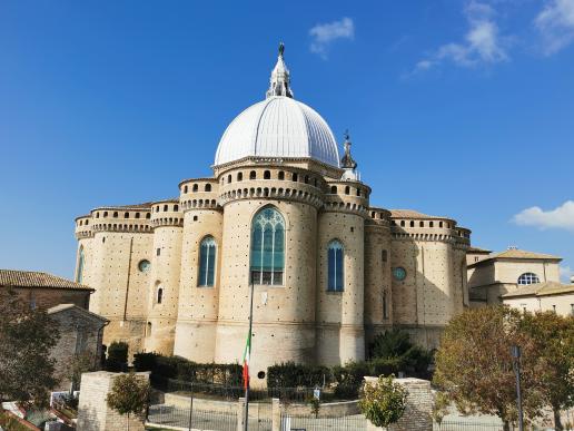 die Basilica von hinten