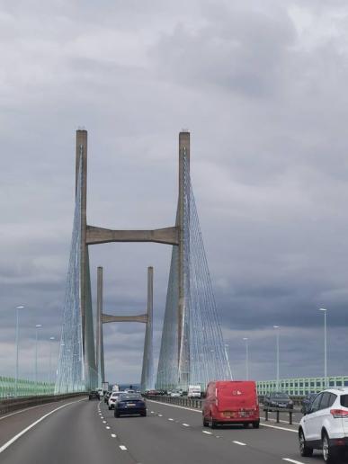  Bei Bristol fahren wir auf der riesigen „Prince of Wales Bridge“ über den Bristol Channel.