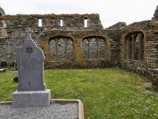 bei den Ruinen der Timoleargue Abbey