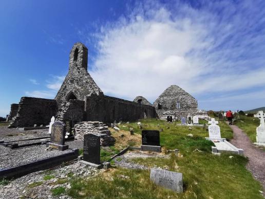 In Ballinskelligs machen wir einen kleinen Spaziergang zu den Ruinen des Mönchskloster aus dem 11.Jh.