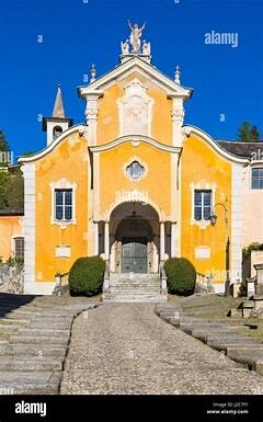  Kirche Santa Maria Assunta. Sie wurde erstmals im Jahre 1485 erbaut und in der zweiten Hälfte des 18. Jahrhunderts wiedererrichtet.